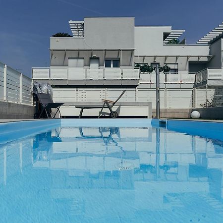 The Prince - Luxury Apartments With Pool Пескиера дел Гарда Екстериор снимка