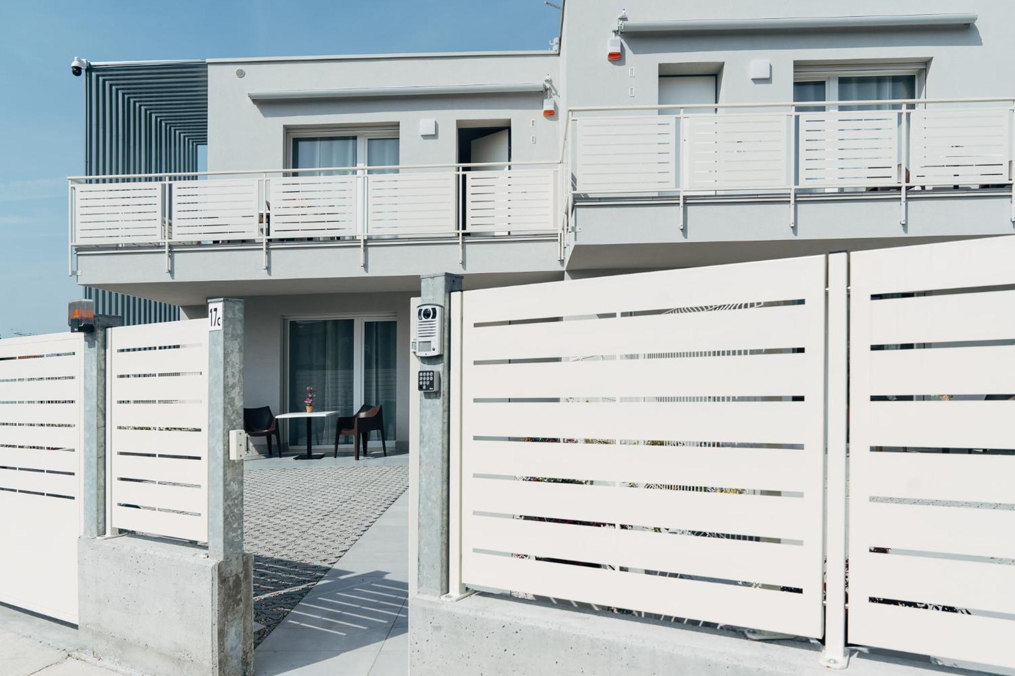 The Prince - Luxury Apartments With Pool Пескиера дел Гарда Екстериор снимка
