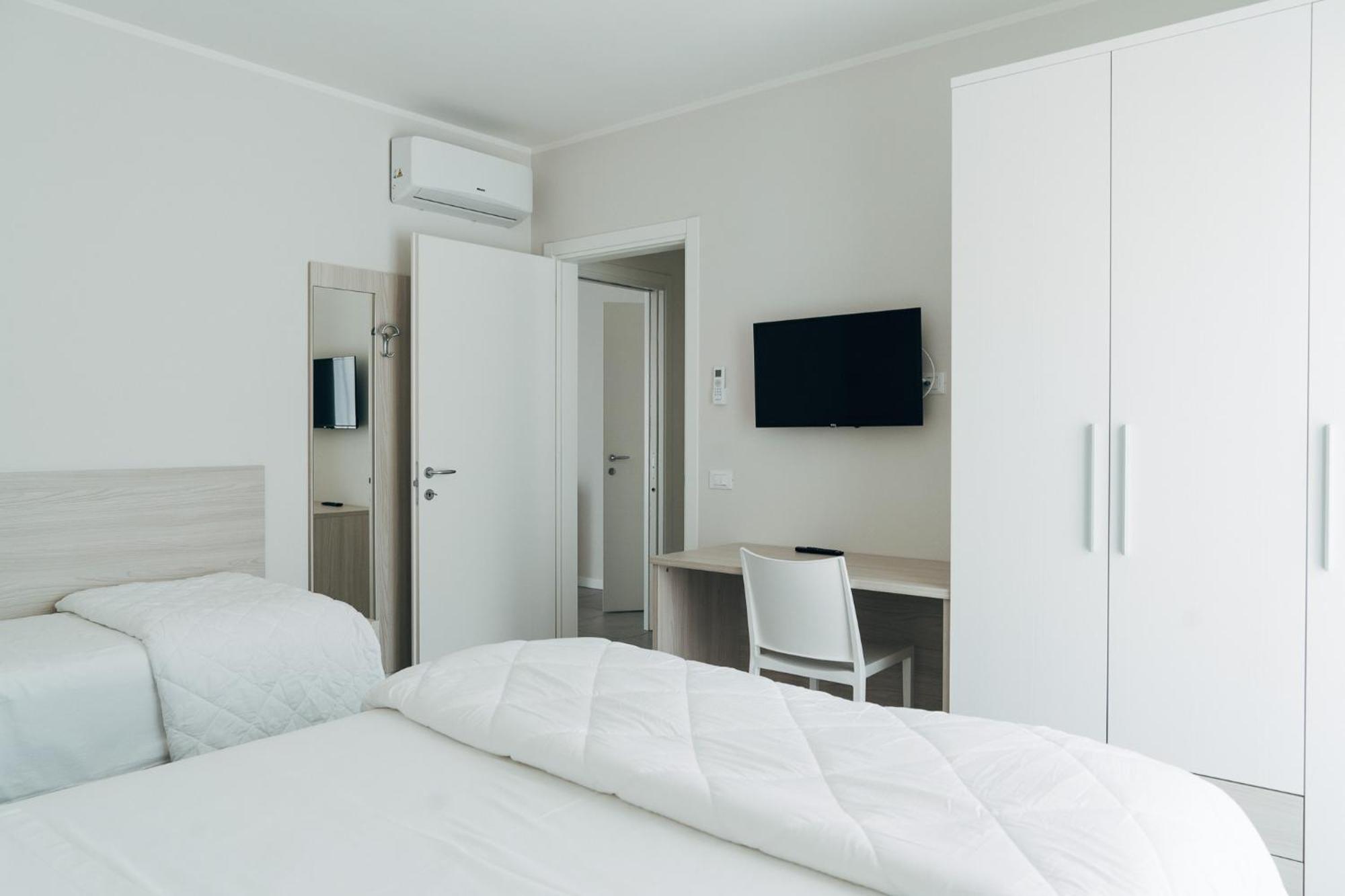 The Prince - Luxury Apartments With Pool Пескиера дел Гарда Екстериор снимка
