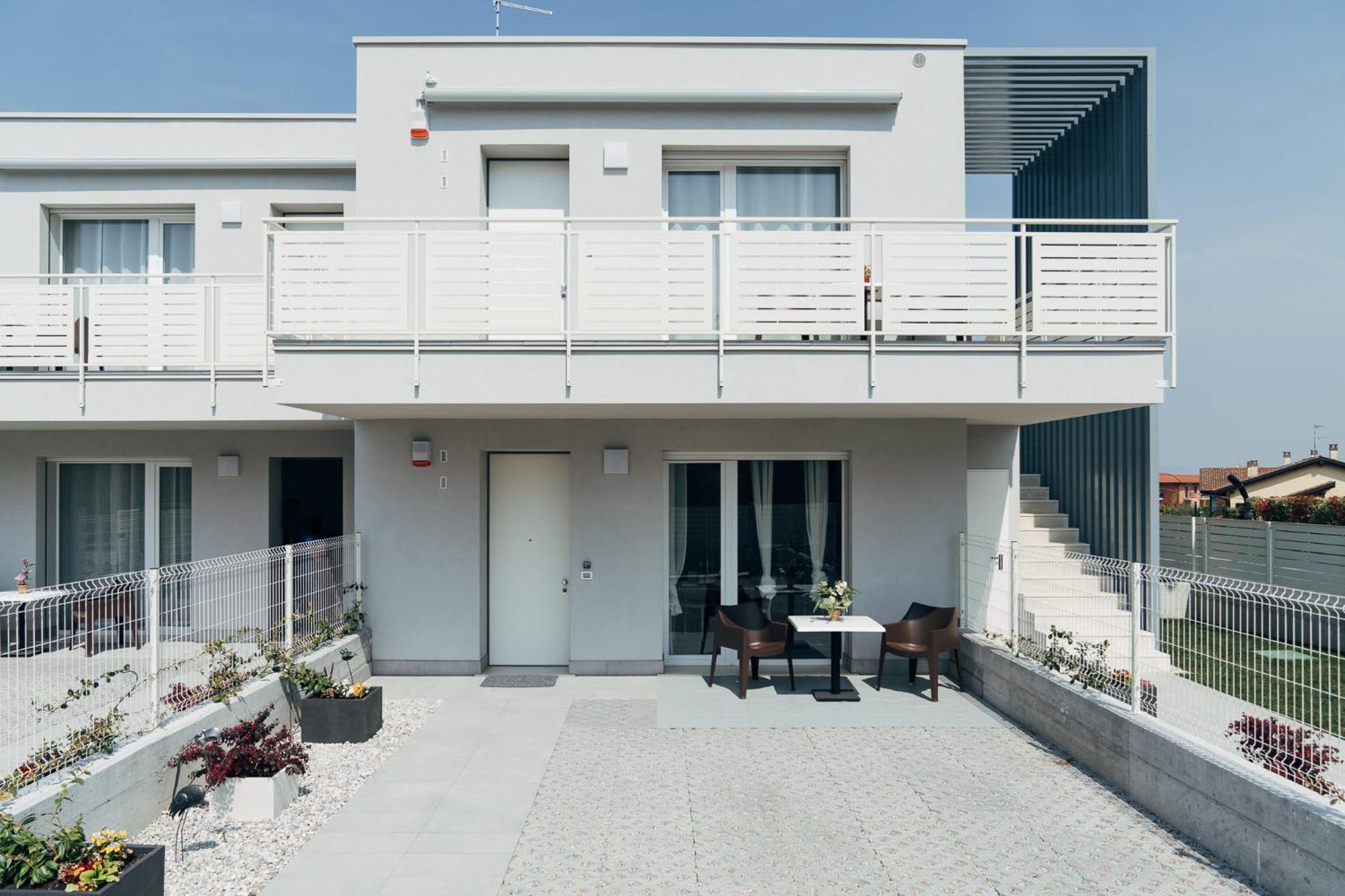The Prince - Luxury Apartments With Pool Пескиера дел Гарда Екстериор снимка